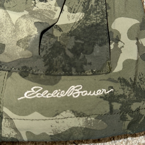Woman’s Eddie Bauer Atlas Jacket camouflage size small new without tags - Picture 2 of 4
